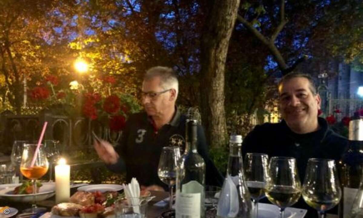 Christos Kiouzelis von Zilos und Christodoulos Stephanis von Stephanis genießen den Abend (Foto: CRN)