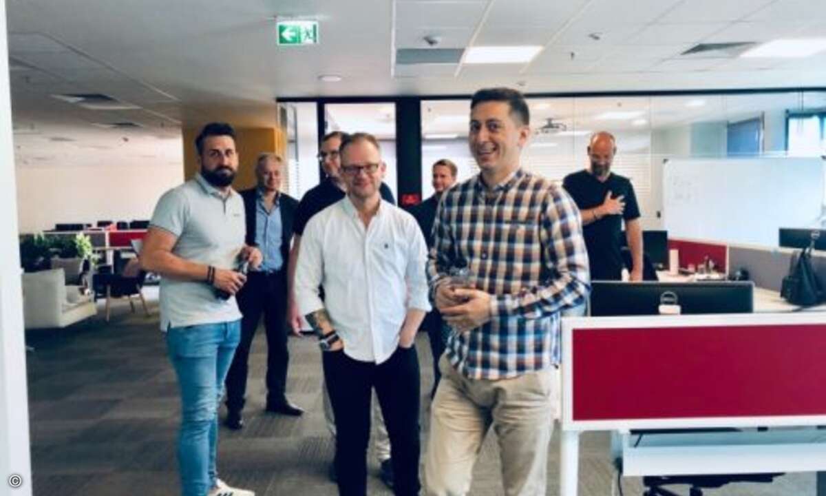 Bogdan Arhip (Bullguard) führt durch das Office des Sicherheitsspezialisten (Foto: CRN)