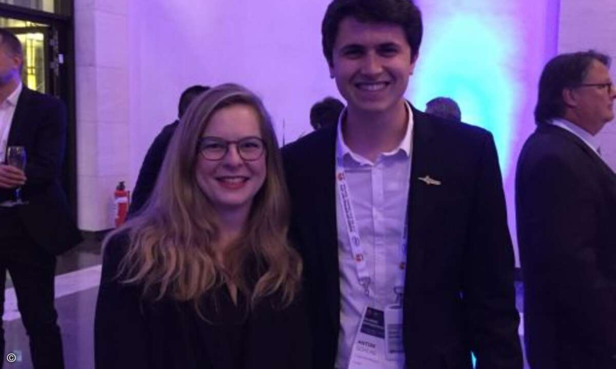Franziska Helbig und Anton Gohlke (beide Huawei) amüsieren sich bestens, Foto: CRN