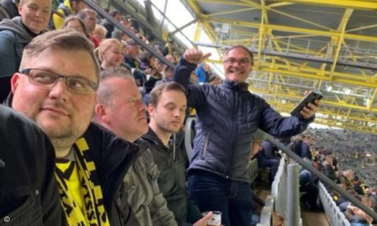 Im Zentrum des Geschehens: Die Estos-Partner erleben ein spannendes Revierderby