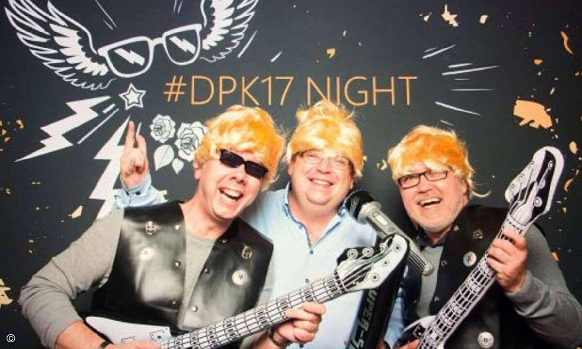 Und feiern - besser wie einst Heino - kann Dino auch, wie hier auf der deutschen Partnerkonferenz von Microsoft.