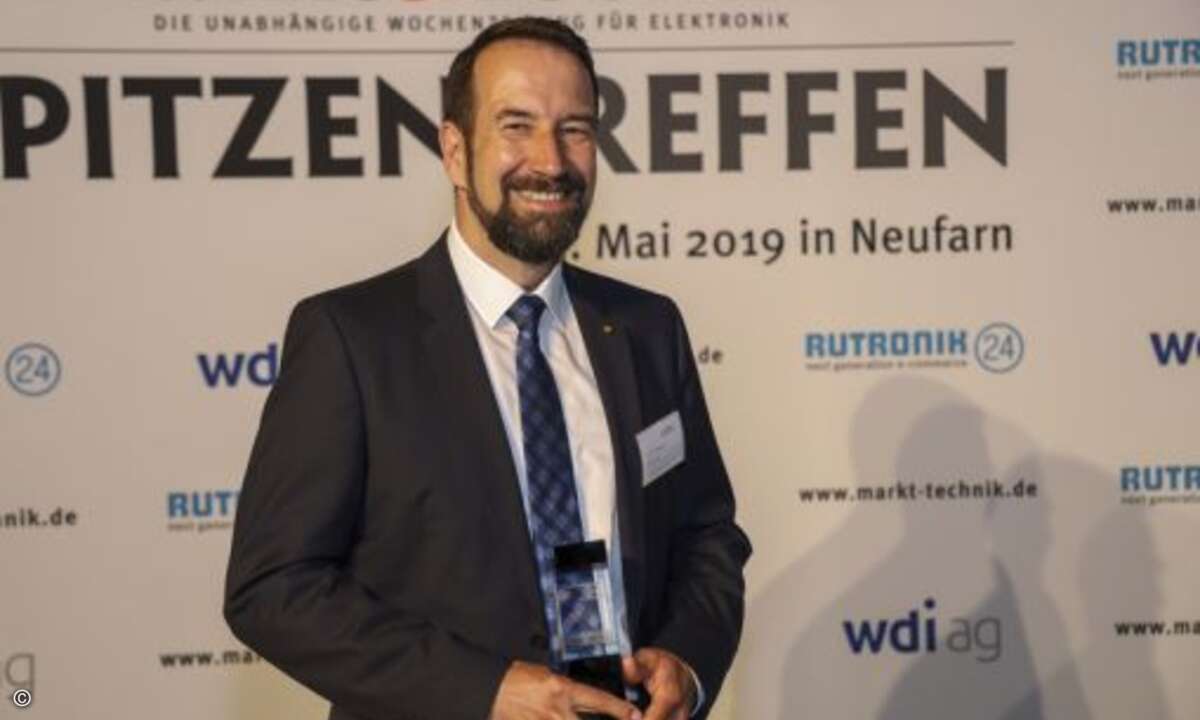 Kategorie Stromversorgungen:
Gustav Erl, Geschäftsführer, TDK Lambda Germany, wurde von Ulrich Schwarz (im Bild) vertreten.
