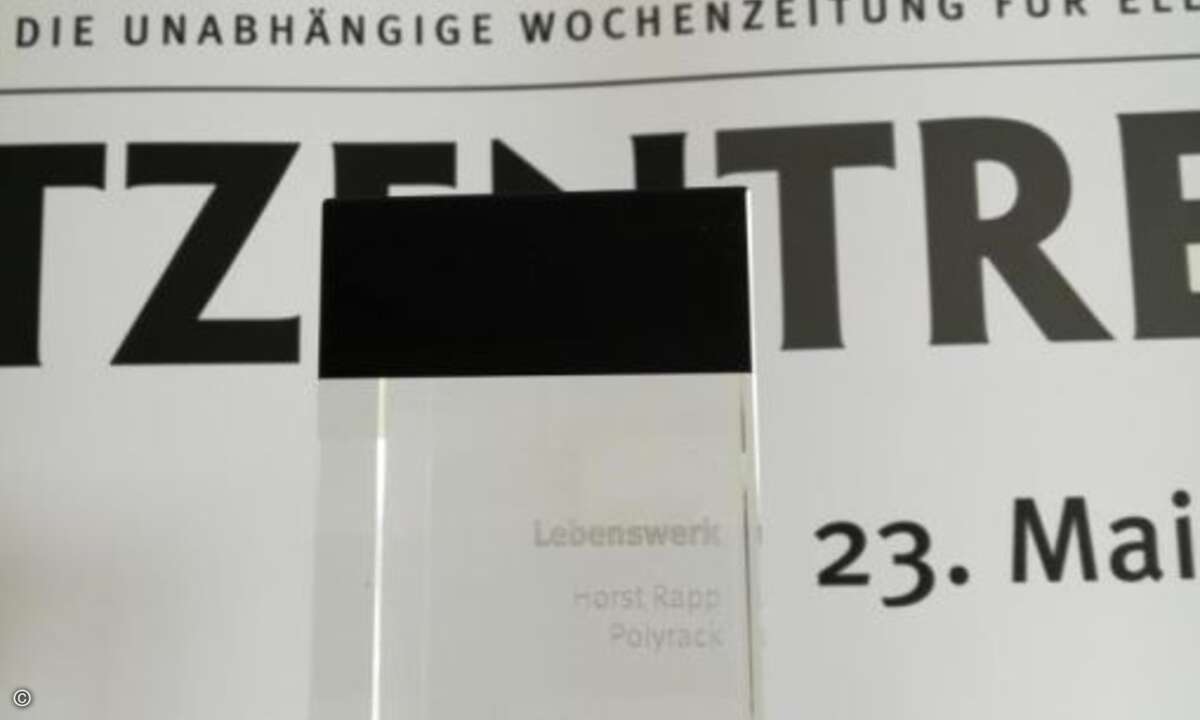Kategorie Lebenswerk:
Horst Rapp, Gründer und Geschäftsführer von Polyrack, konnte leider nicht persönlich am Spitzentreffen teilnehmen. Auf seinen Pokal muss er natürlich trotzdem nicht verzichten.