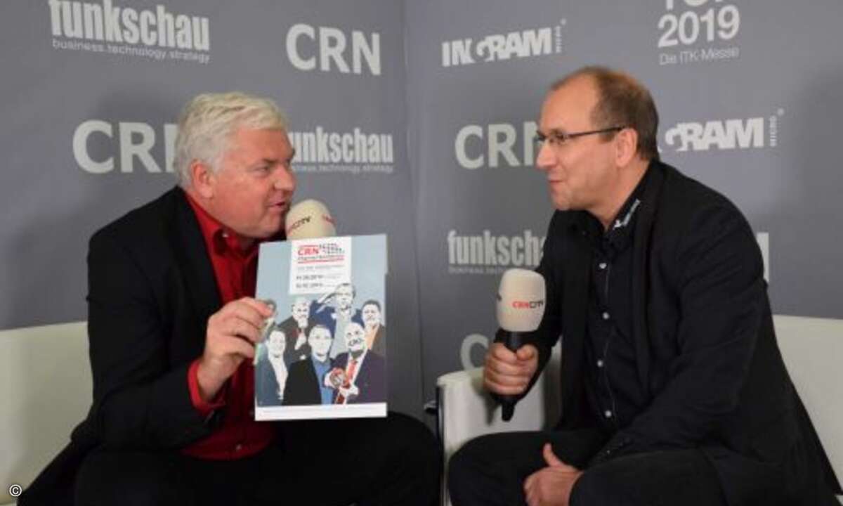 ISDN tot? Nicht ganz, sagt Werner Scholl von Bintec Elmeg (re.) im CRN-Interview mit Chefredakteur Martin Fryba