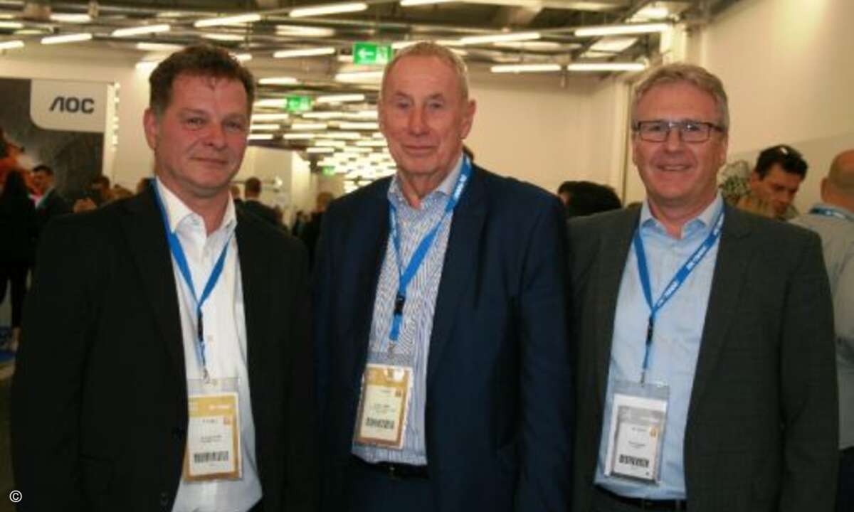 Distributions-Urgestein Michael Kaack (Mitte), bis 2005 Ingram Micro Chef und seit 2007 Gesellschafter und Geschäftsführer 3C Personalberatung, trifft zur IM Top auf Andreas Arndt (li.), Sales Director Overland Tandberg und Bernd Stünkel, Senior Sale