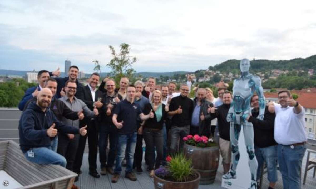 Daumen hoch für eine gelungene Veranstaltung von den Eset-Partnern und dem Eset-Team (Foto: Eset)