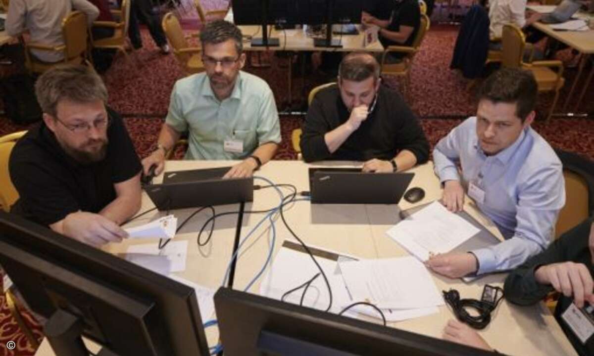 ... treten die Techniker beim Capture the Flag gegeneinander an, hier das Team Fenio Hoffmann (SVA), Timo Trautwein (Konica Minolta IT Solutions), Guiseppe Dispinzeri (Cancom) und Maximilian Ostermann (IOK InterNetworking Services) (Foto: Trend Micro