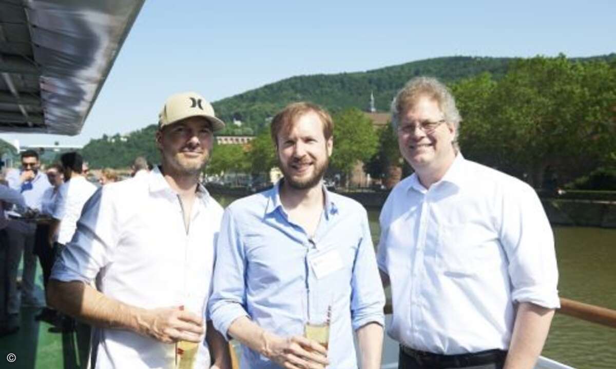 Genießen das Wetter und kühle Getränke an Bord: Christian Klein (Trend Micro), Christopher Reincke (Systemhaus Krick) und Richard Werner (Trend Micro) (Foto: Trend Micro) (Foto: Trend Micro)