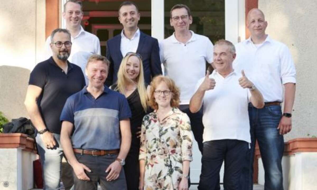 Gute Stimmung beim Channel-Team von Trend Micro: Thomas Huber, Claudia Loche, Özgür Isik, Christina Krauß, Carsten Böckelmann, Thomas Klingelhöffer, Mithat Akay, Stefan von der Marwitz und Timo Wege (von unten links nach oben rechts) (Foto: Trend Mic