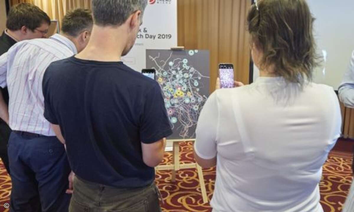 Ein Kunstwerk, in dem jeder Gast eine Rolle spielt, entstand direkt auf der Veranstaltung (Foto: Trend Micro)