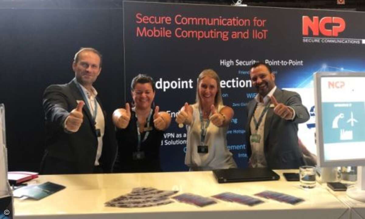 Daumen hoch für ein tolles Nuvias Summit von Sara Neugebauer (CRN) und dem NCP-Team (Foto: CRN)