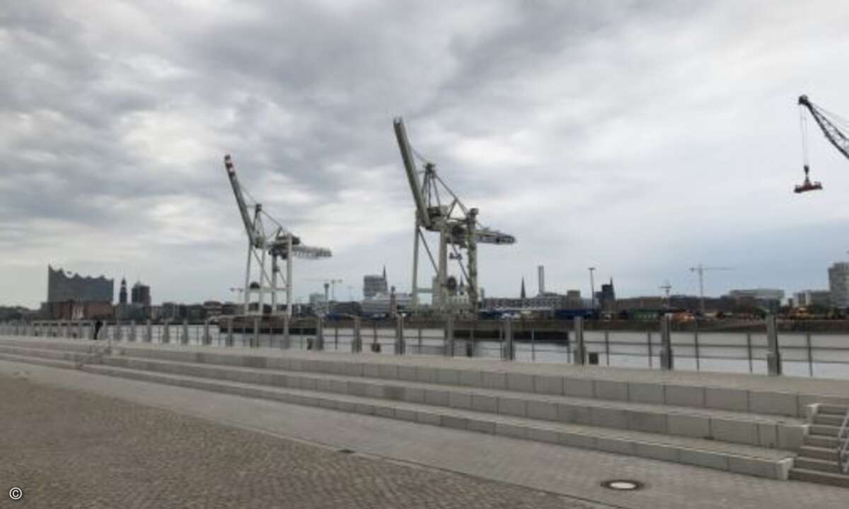 Dort bot sich ein beeindruckender Blick auf den Hamburger Hafen (Foto: CRN)