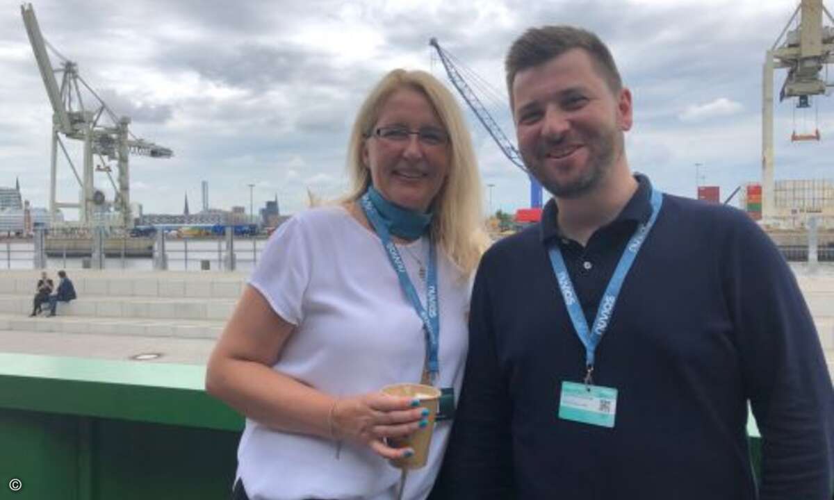 Kleine Pause bei Doris Poppenborg von Nuvias und Jan-Henrik Schlüter von Dytech IT Solutions, ... (Foto: CRN)