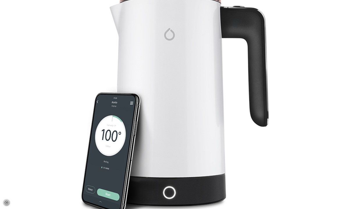 Dank der smarten Technik ist nicht nur im Bad, sondern auch in der Küche schon alles wohltemperiert – von der Heizung bis zum exakt 94 Grad warmen Wasser für den perfekten Oolong-Aufguss. Außer vielleicht, Alexa oder ein anderer Mitbewohner hat die T