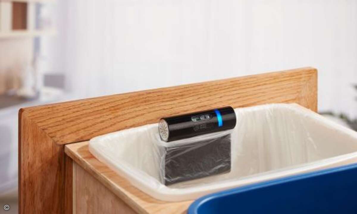 Anschließend gehen auch diese Einweg-Wunderwerke der Technik den Weg fast alles Irdischen und landen im smarten Mülleimer. Der erkennt, was weggeworfen wird und sorgt direkt für Nachschub. So gehen einem auch die Dinge, die man definitiv nicht mehr w