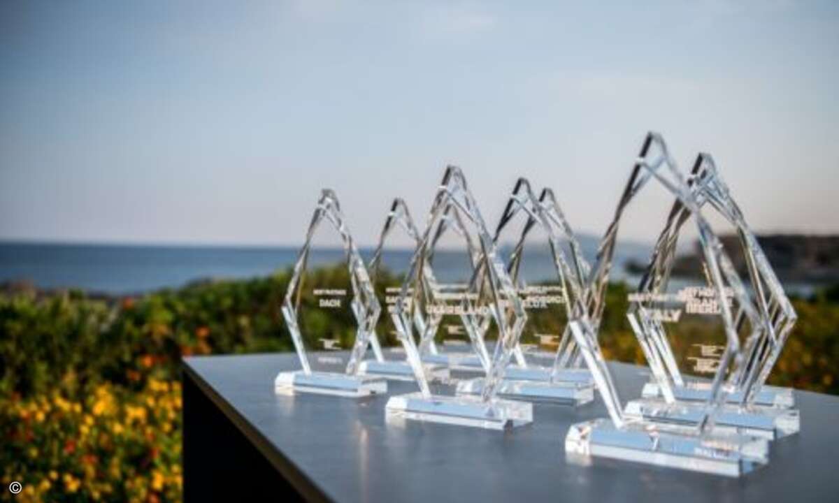 Die Partner-Awards warten auf ihre Verleihung an die besten Kaspersky-Partner der vergangenen Monate (Foto: Kaspersky)