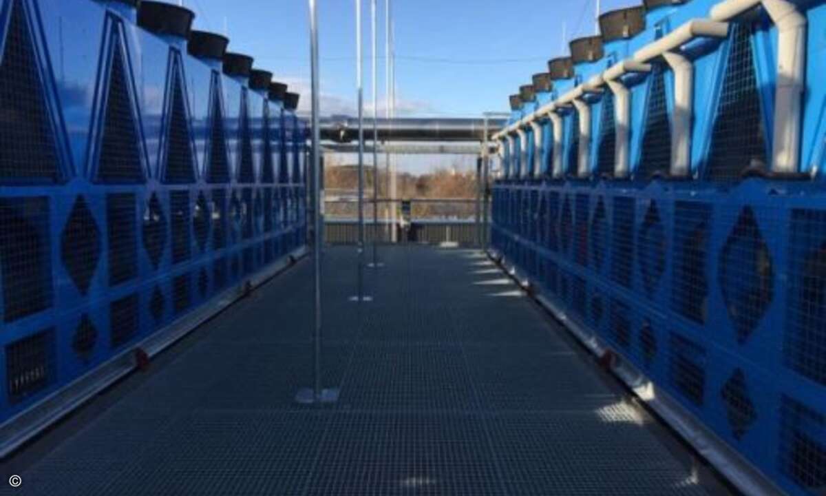 Der zweite Standort in München wurde auf Grundlage einer umfassenden Risikoanalyse ausgewählt, für die vor allem die Bereitstellung von Strom, die Anbindung an Datennetze sowie der Schutz vor Elementarrisiken berücksichtigt wurde