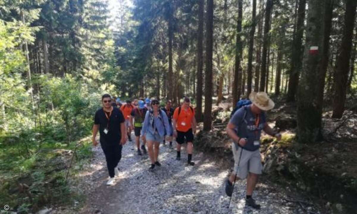Der Aufstieg auf den Großen Arber, den höchsten Berg des Bayerischen Waldes, beginnt (Foto: CRN)