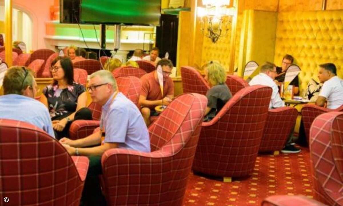 Beim Speed-Dating können die Partner auch abseits des Berges mit den Herstellern in Kontakt kommen (Foto: Sysob)