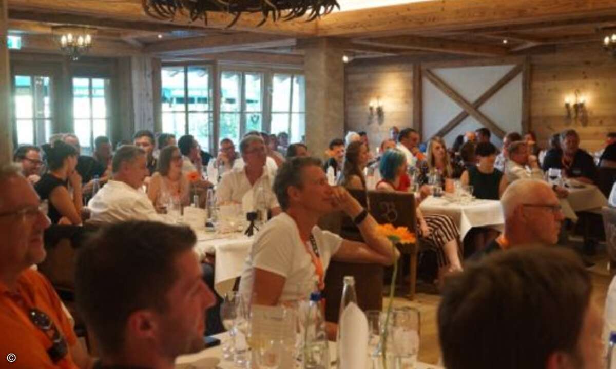 Das Publikum ist fasziniert (Foto: Sysob)