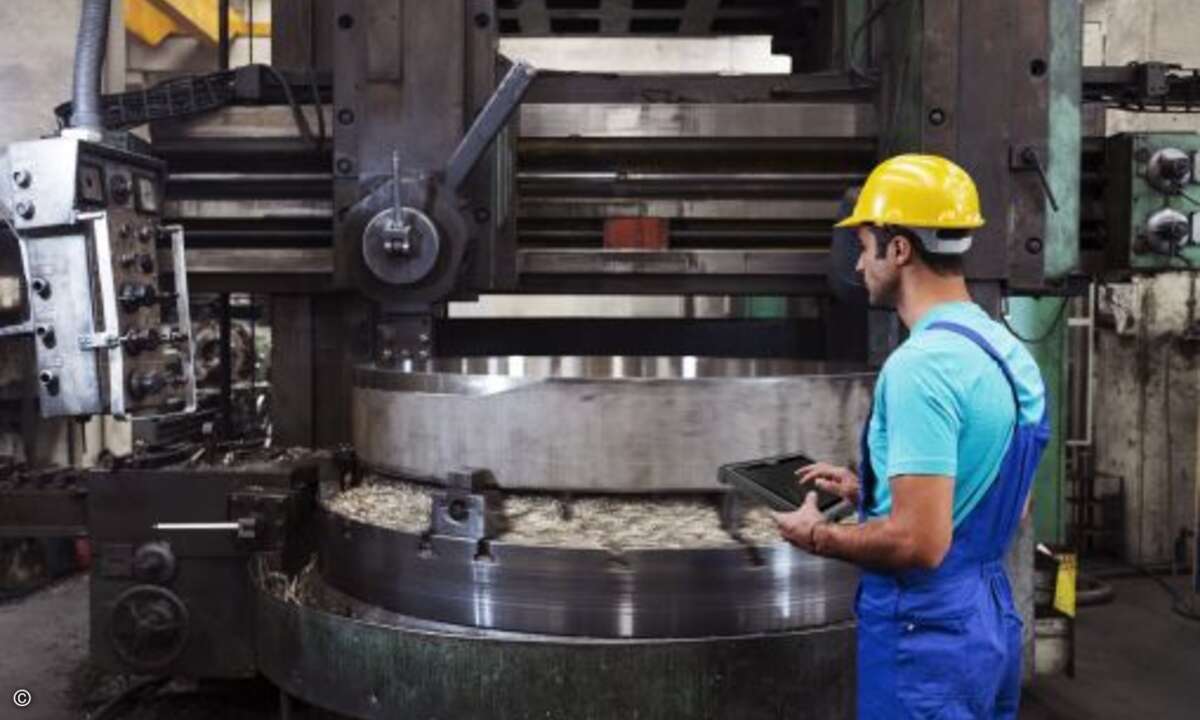 Die Digitalisierung hat im Verlauf der letzten Jahre die gesamte produzierende Industrie revolutioniert. Auch hier steigt der Bedarf an mobilen Rechnern, die in rauhen Industrieumgebungen eingesetzt werden können. (Bild: Getac)