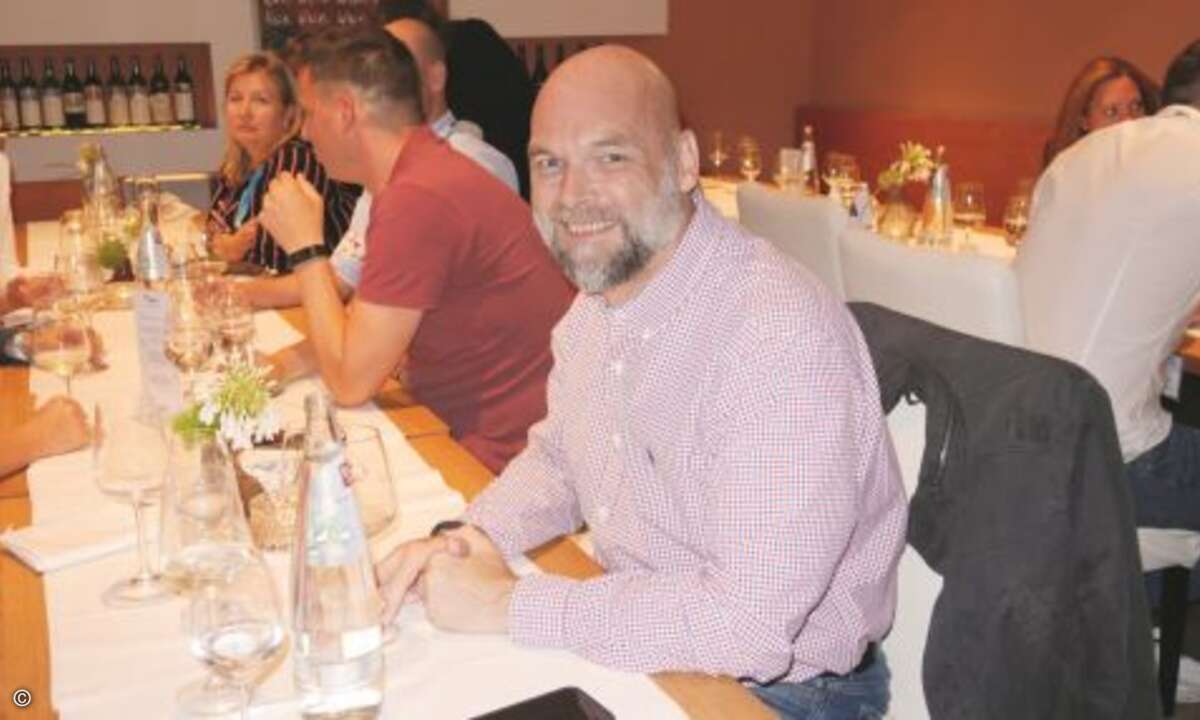 Sascha Müller freut sich nach seinem Vortrag auf das exklusive Abendessen (Foto: DexxIT)