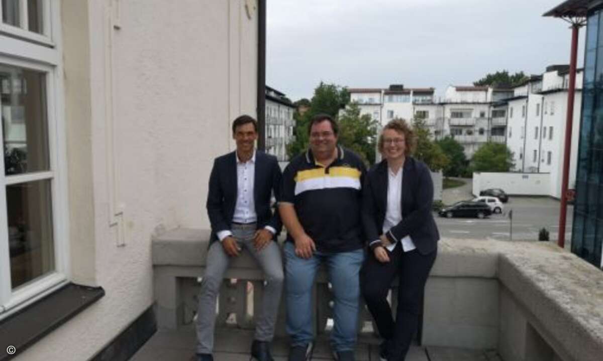 Seit 1996 lädt Also seine Partner nach Straubing auf das Gäubodenfest und veranstaltet rund um das Volksfest Workshops, Meetings und Pressekonferenzen. Vor Ort begrüßten die Also-Geschäftsführer Simone Blome-Schwitzki und Andreas Ruhland mit Michael