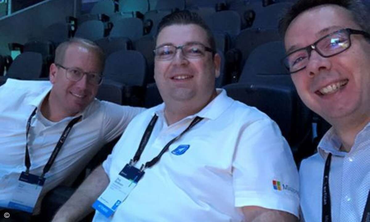Mit unter den ersten in den oberen Rängen sind Sven Wulf, Dino Bordonaro und Stephan Viehoff, die schon gespannt auf die Dinge warten, die da von Microsoft kommen werden.(Bild: Stephan Viehoff)