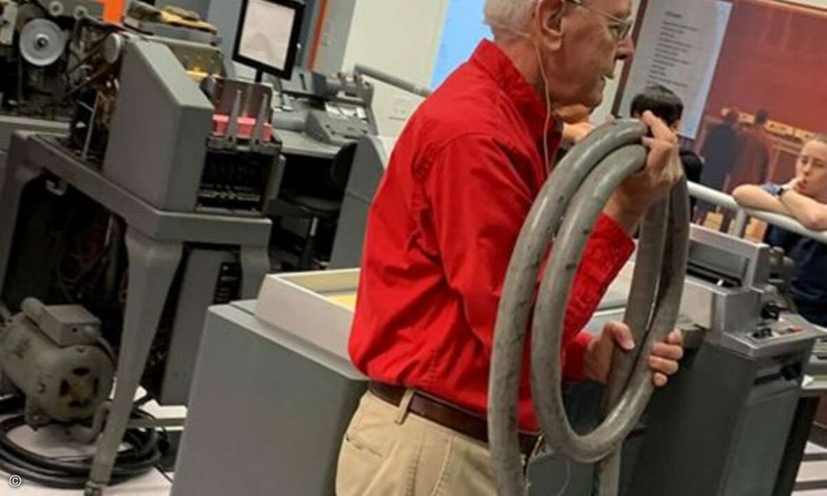 sie besuchten auch das Computer History Museum in Mountain View, Kalifornien. Die damaligen Schnittstellenkabel waren noch etwas für echte Kerle!(Bild: Stephan Viehoff)