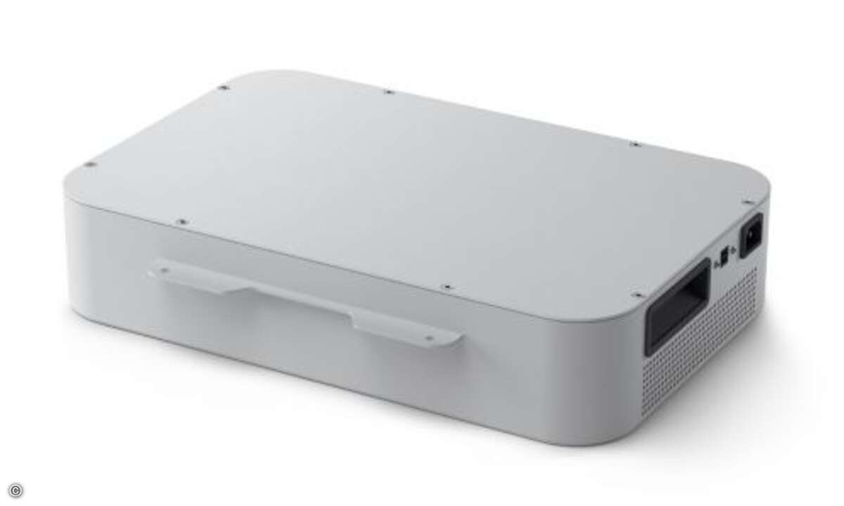 Dank dem zusätzlich erhältlichen Akku von APC kann das Surface Hub 2S auch unabhängig von Steckdosen betrieben werden. (Foto: Microsoft)