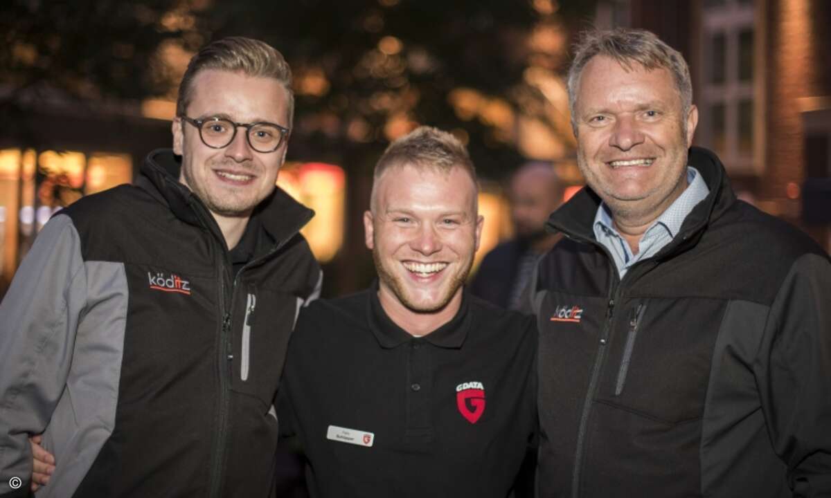 Felix Schöpper von G Data (Mitte) mit Marvin Gerstner und Volker Lehmann von Köditz-Datensysteme (Foto: G Data)