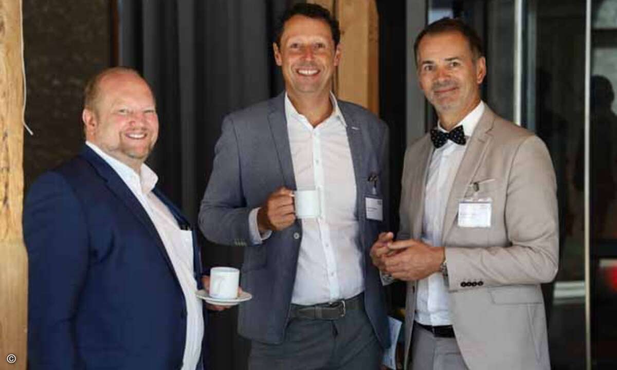 Ließen sich die Veranstaltung natürlich nicht entgehen: Volker Lehnert (links), Thomas Hoffmann und Andreas Bortoli (rechts, alle C-entron), der später nochmals die Bühne enterte.