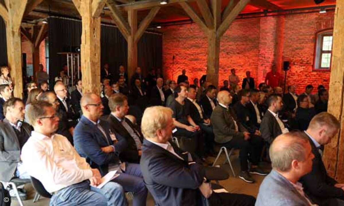Kaum ein freier Platz: Die Sitze der CRN Channel Konferenz erfreuten sich hoher Nachfrage. Und das nicht ohne Grund, immerhin hielt die Keynote einer der wohl prägendsten Persönlichkeiten der deutschen Systemhausbranche: