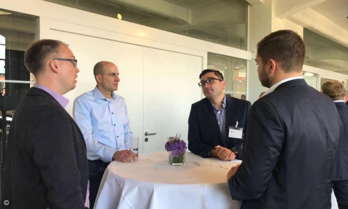 In den Pausen nutzten die Teilnehmer die Gelegenheit, sich mit den Experten und untereinander auszutauschen (Foto: Trend Micro)