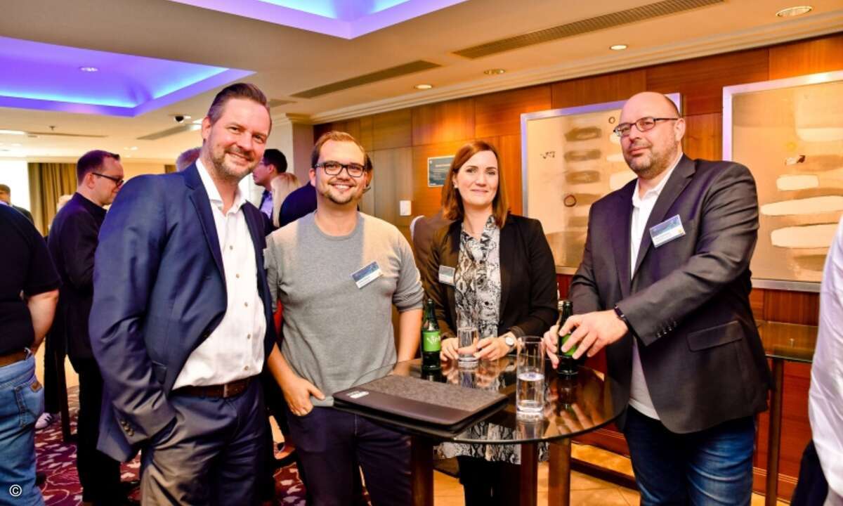 MSP-Fachmann René Claus mit Eset-Partnern (Foto: Eset)