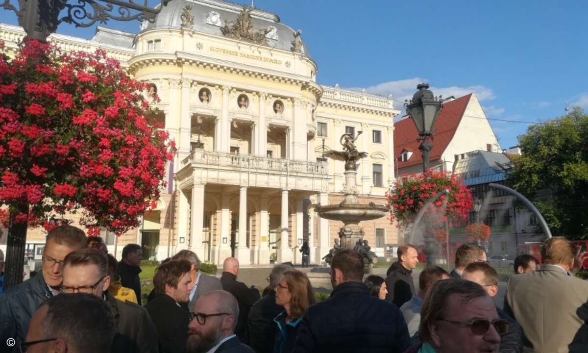 Zahlreiche Partner nutzten die Gelegenheit für einen kleinen Stadtrundgang durchs schöne Bratislava (Foto: CRN)