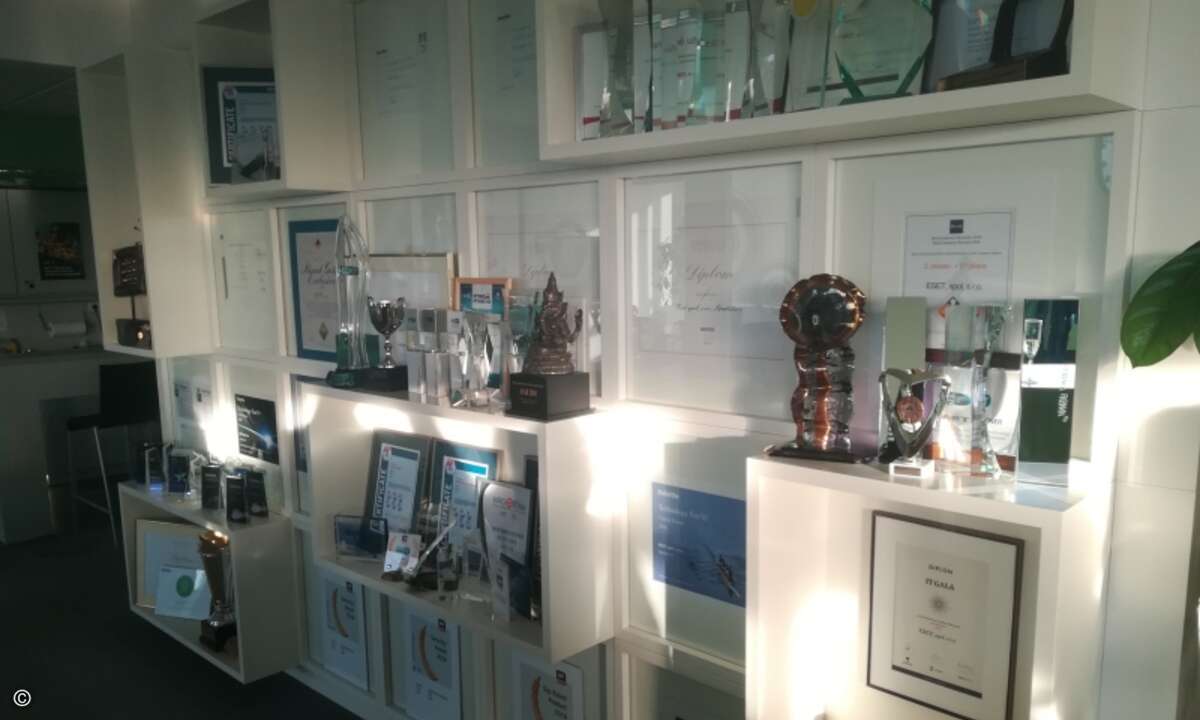 Testsiege und andere Auszeichnungen: Die Eset-Trophäensammlung – wenn auch ohne die CRN-Awards, die in der Deutschlandzentrale in Jena stehen (Foto: CRN)