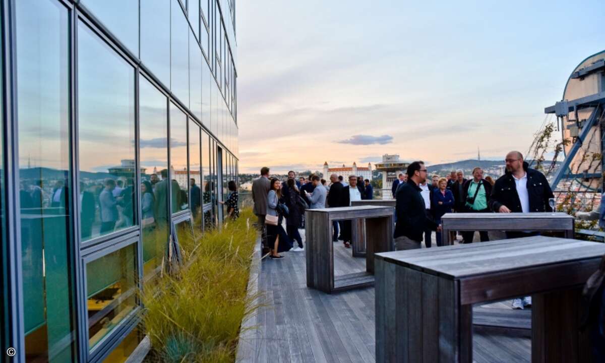 Ab auf die Dachterrasse des Eset-Büros,... (Foto: Eset)