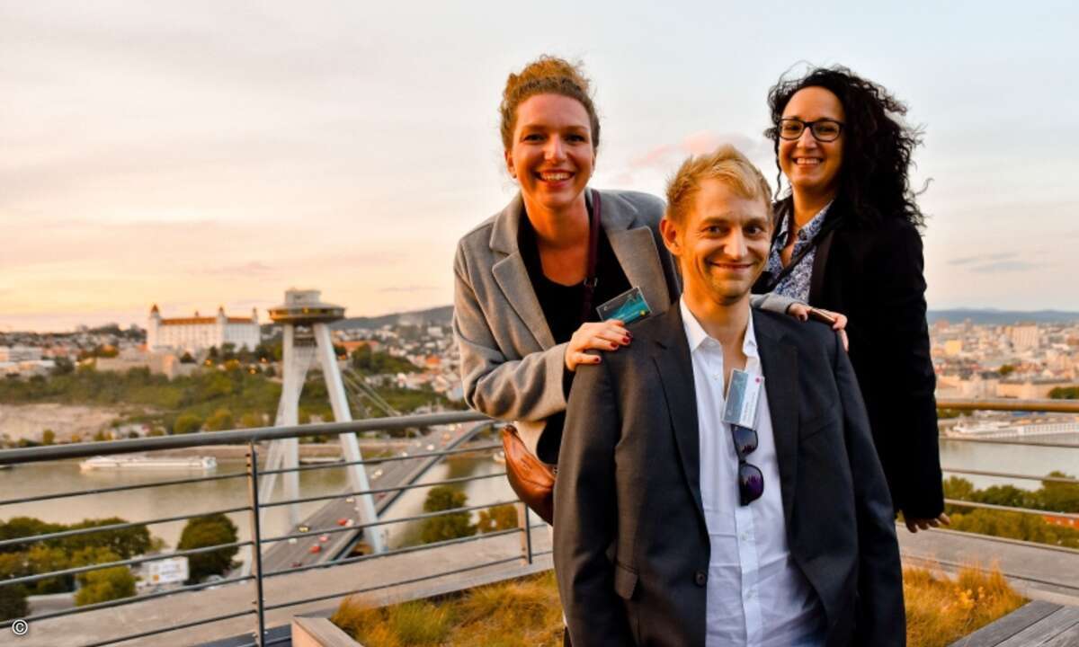 Chris Kirstein von Movetech mit Kathrin Ender und Jessica Keßler von Eset (Foto: Eset)