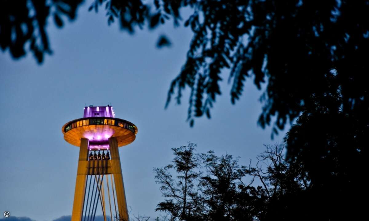 Für die Abendveranstaltung geht es in das Ufo genannte Restaurant auf dem Pylon der Brücke des Slowakischen Nationalaufstandes (Foto: Eset)