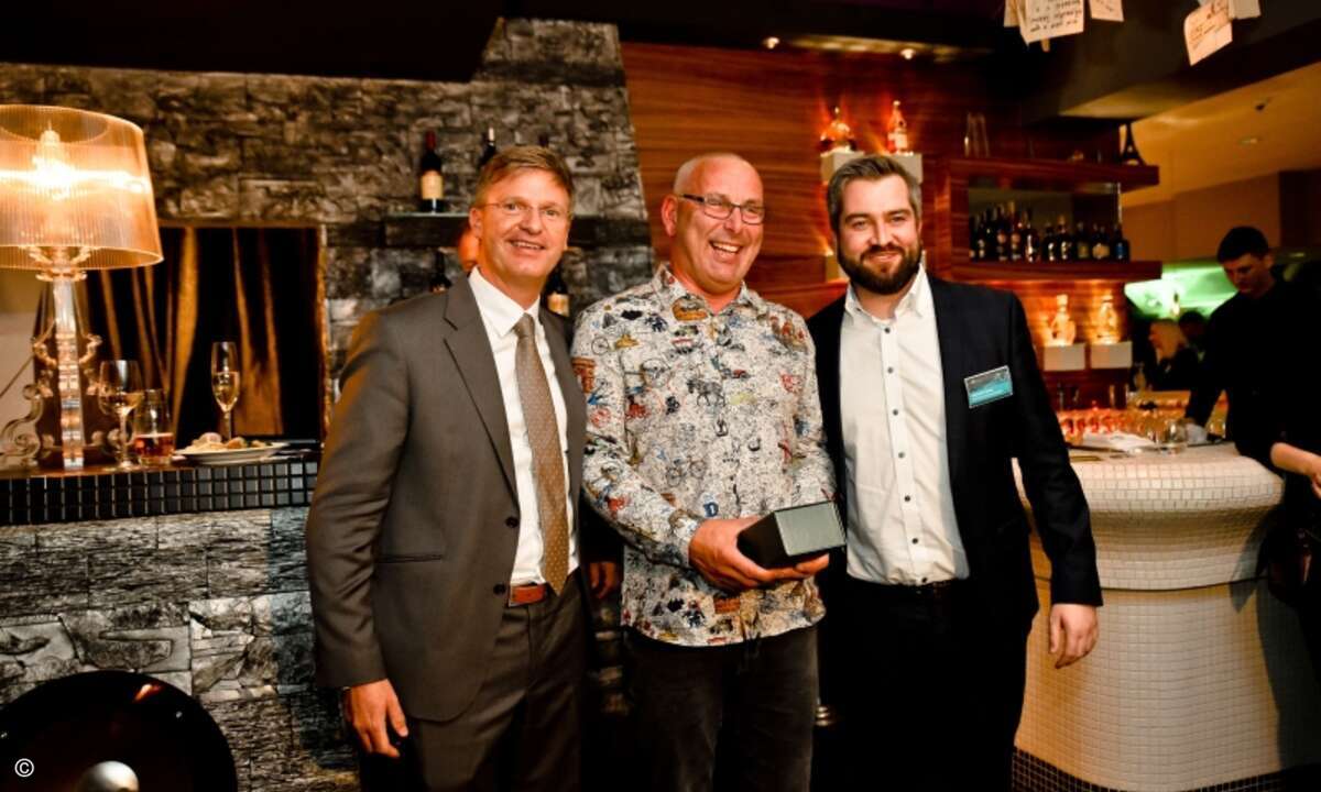 Sichtliche Freude bei Michael Müller von Copac Computersysteme Stendal (Mitte) über die Auszeichnung als »Best New Partner« (Foto: Eset)