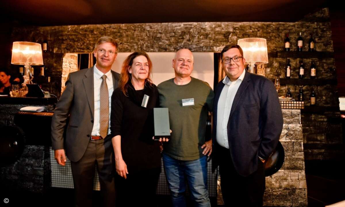 In der Kategorie »Sales« geht die Auszeichnung an Claudia Weitmann-Hintermayr und Stephan Jedamus von Astina IT-Dienstleistungen (Foto: Eset)