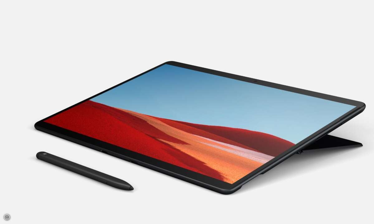 Als Zubehör sind das extra für Surface Pro X entwickelte »Signature Keyboard« und der »Surface Slim Pen« erhältlich. (Bild: Microsoft)