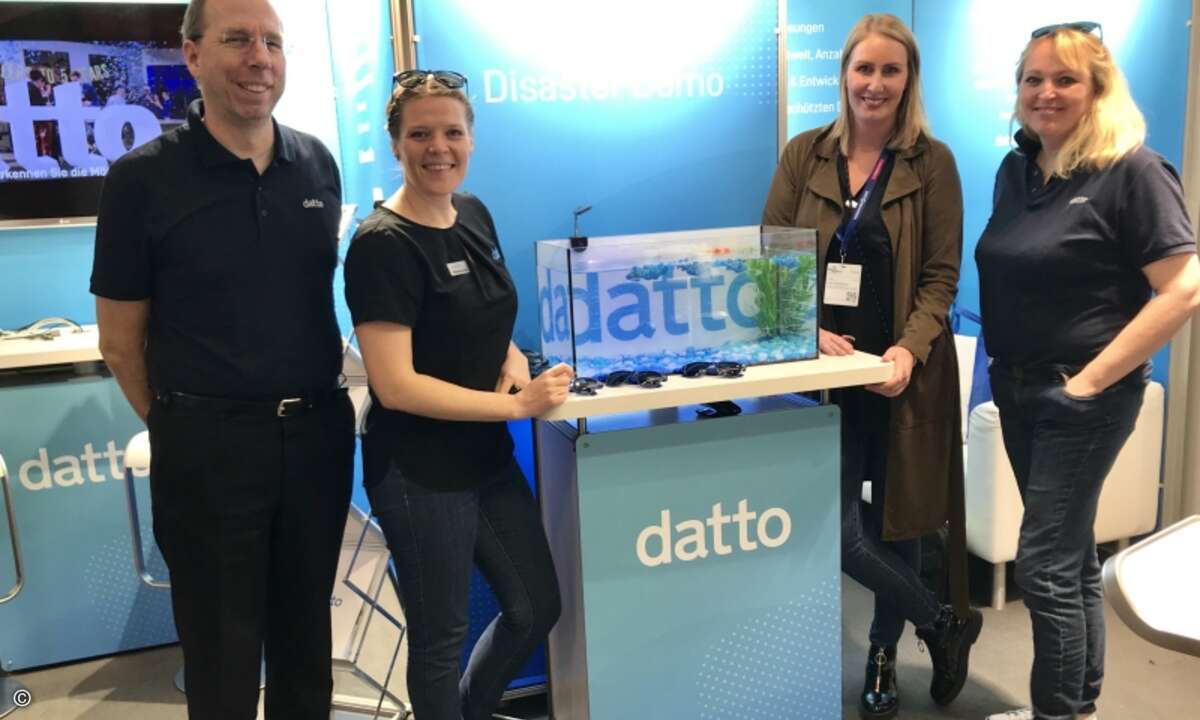 Das Datto-Team Markus Rex, Rebecca Quinlan und Nicola Green mit Sara Neugebauer von CRN (2.v.re.) (Foto: CRN)