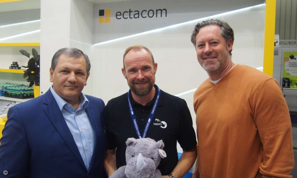 Tomé Spasov von Ectacom mit Markus Auer und Ryan Trost von Threat Quotient (Foto: CRN)