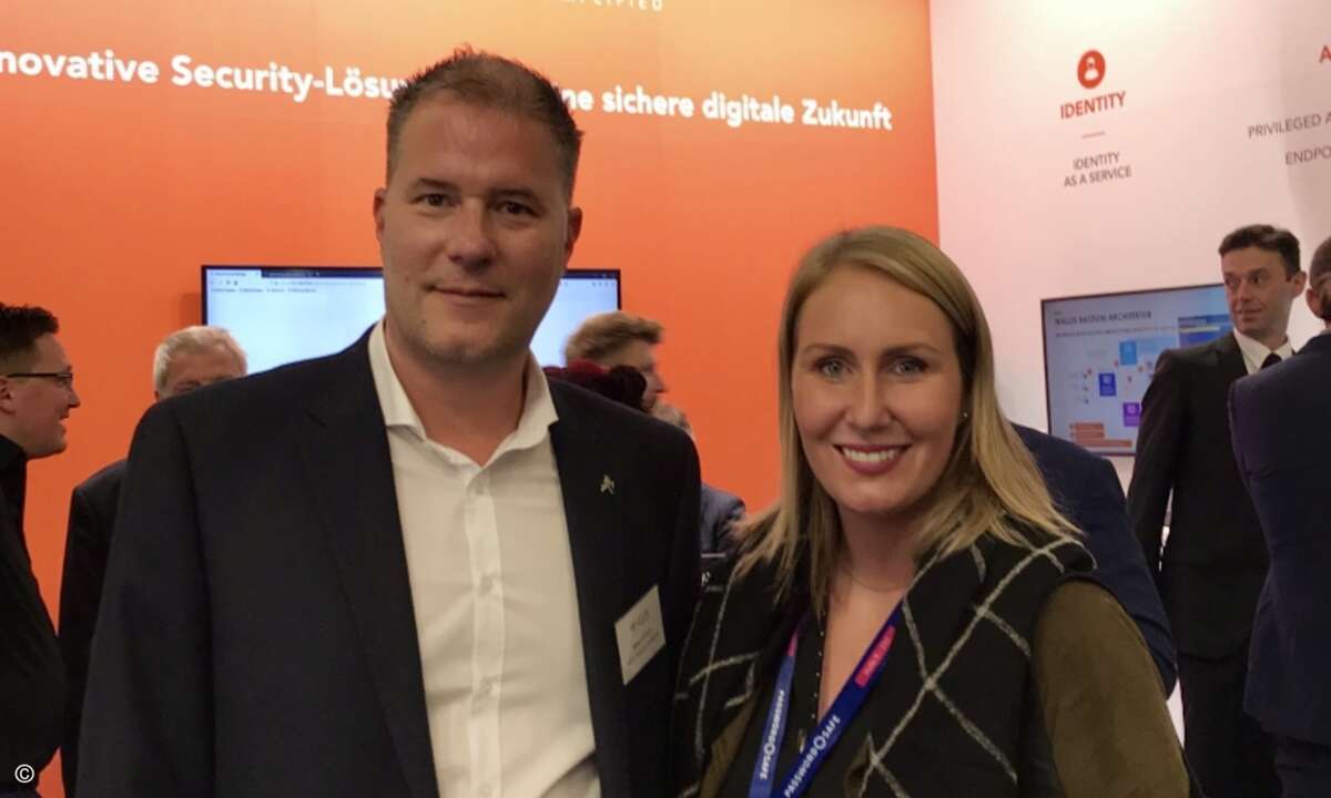 Stefan Rabben von Wallix und Sara Neugebauer von CRN (Foto: CRN)