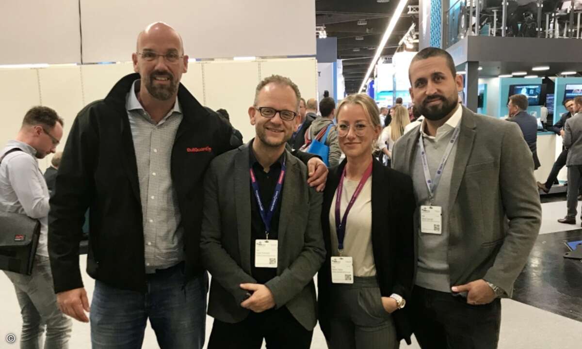 Nadine Ziegler von CRN mit dem Bullguard-Team (Peter Röder, Oktay Cayiroglu und Stefan Wehrhahn) (Foto: CRN)