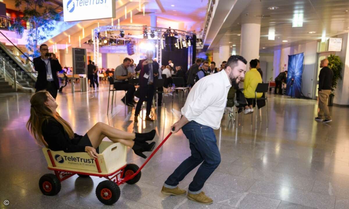 Die nutzen die Gelegenheit zum Herumalbern und ... (Foto: NürnbergMesse - Uwe Niklas)
