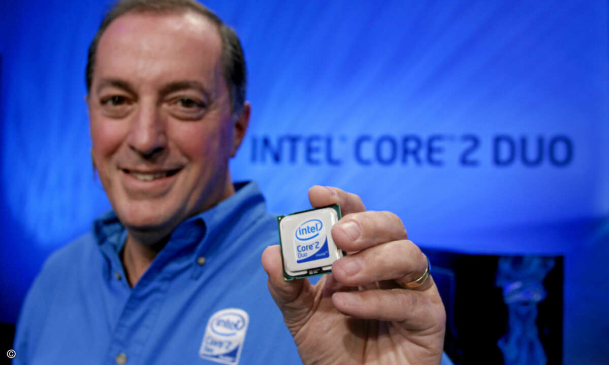 The winner is … Intels Core 2 Duo, hier präsentiertvon Intels Präsident und CEO Paul Otellini.