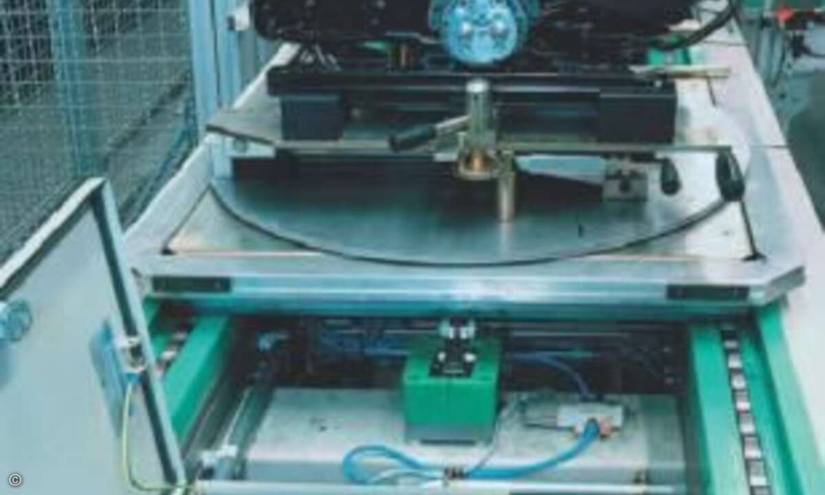 Fertigung von Fahrzeugsitzen: Die Produktionsdatenerfassung läuft über ein RFID-System. Foto: Siemens A&D